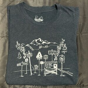 NEW Men’s XL T-shirt with mountains/outdoors print